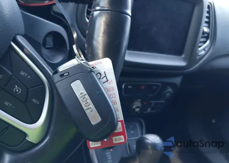 2018 Jeep Compass Trailhawk z USA, uszkodzony, nr VIN 3C4NJDDB8JT343455